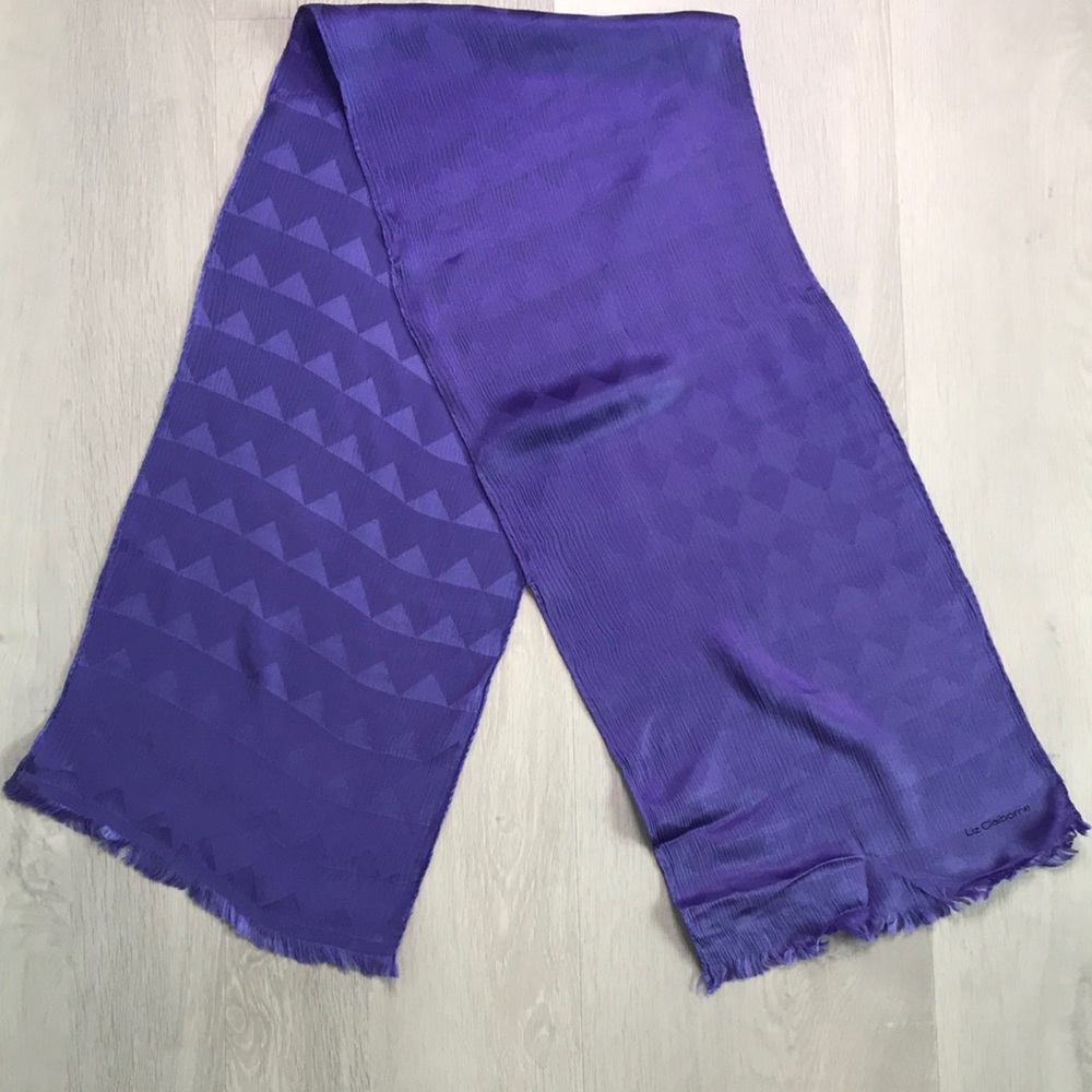 LIZ CLAIBORNE 100% SILK GEO PATTER JACQUARD PURPLE SCARF